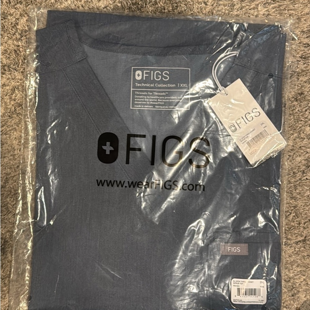 Figs three pocket scrub top men 2XL NWT